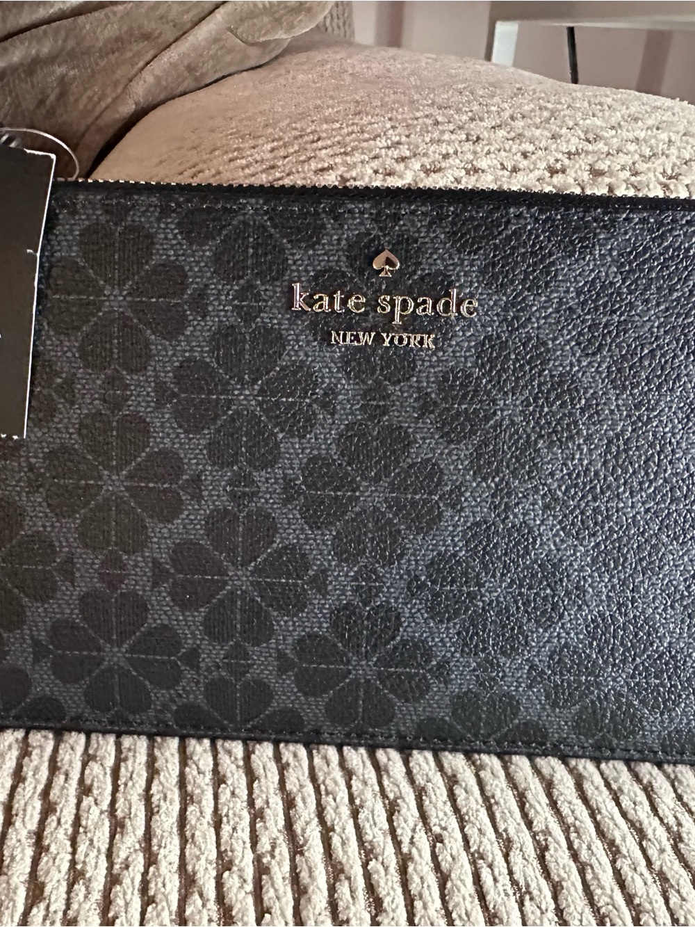 NWT Kate Spade Black/Navy Blue Lucy Floral-Print Zip Wallet with Gold Logo